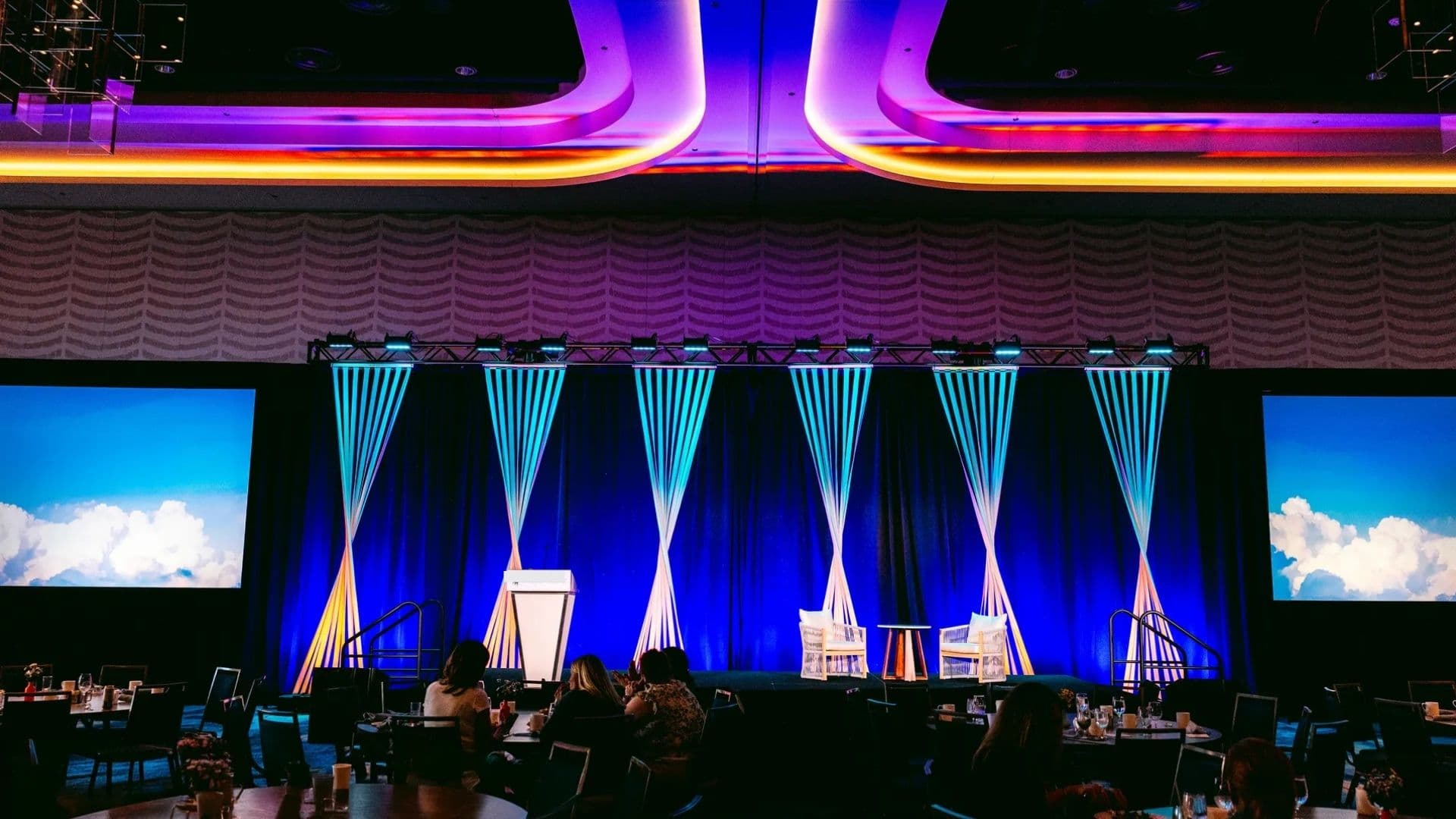 How Do Scenic, Décor and Lighting Contribute to Immersive Event Experiences?