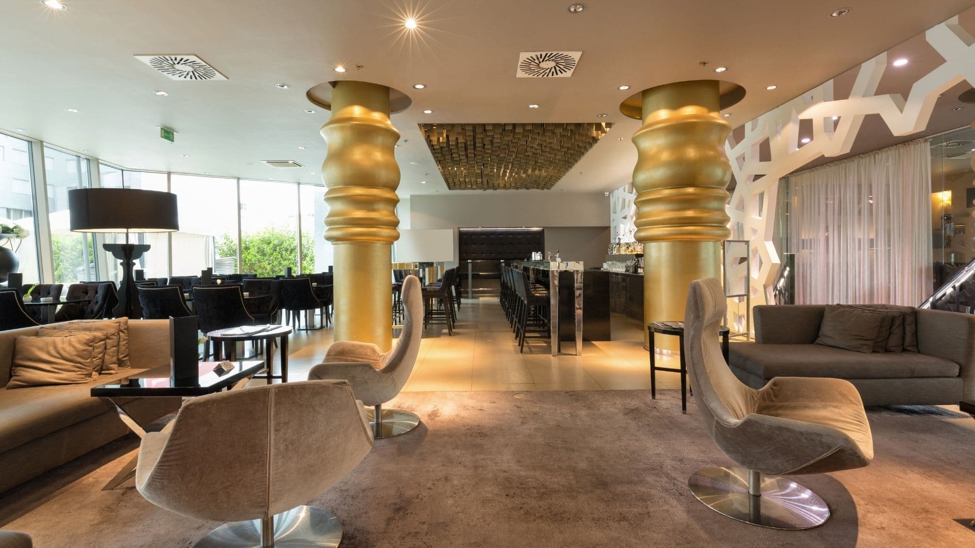 The New Luxury Booking Journey: How Guest Behavior Is Reshaping Hotel Distribution